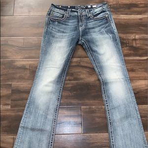 A light pit of blue washed jeans with no rips